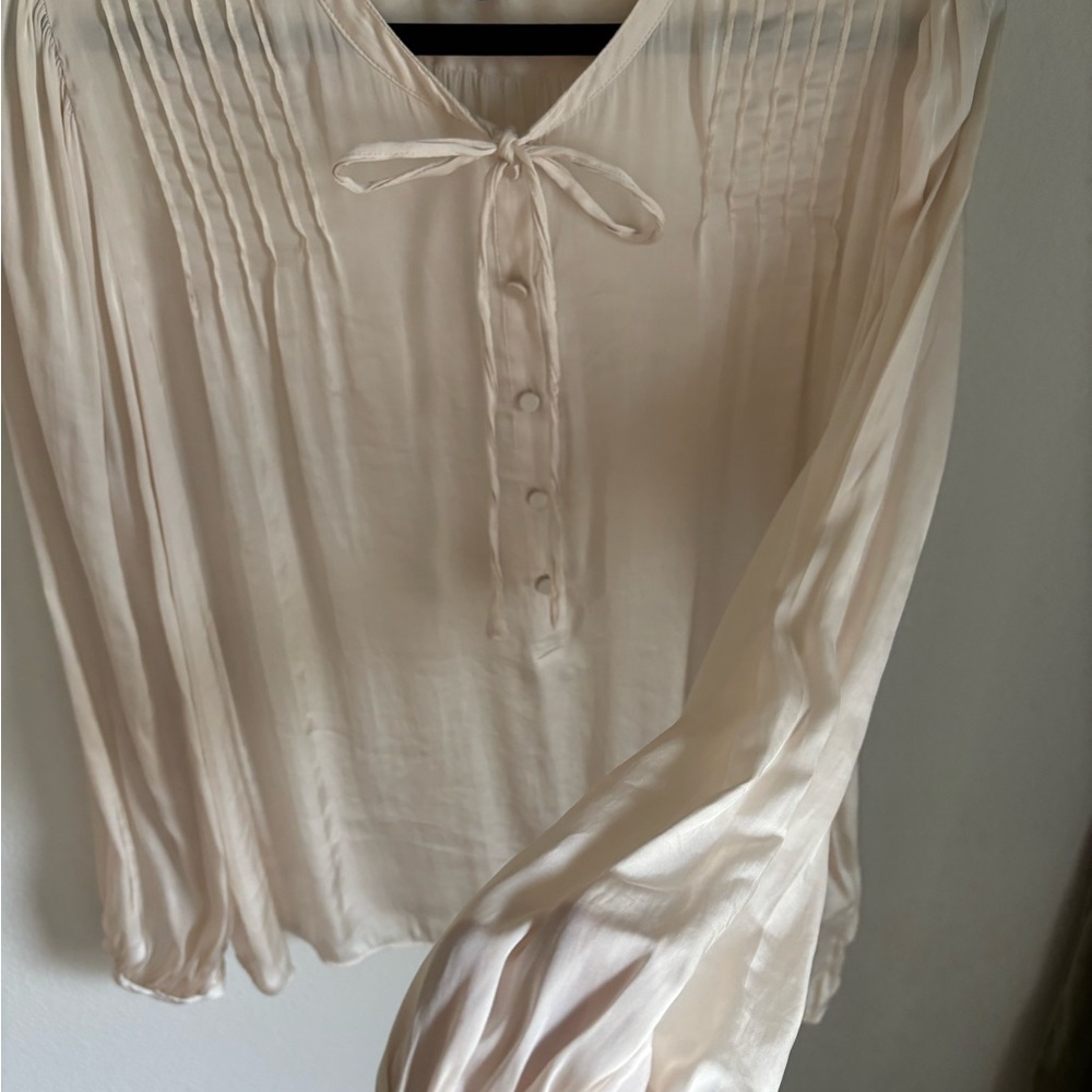 ***sold***Elegant J. Crew Cream Blouse with Button Front and Pleat details - Picture 6 of 12